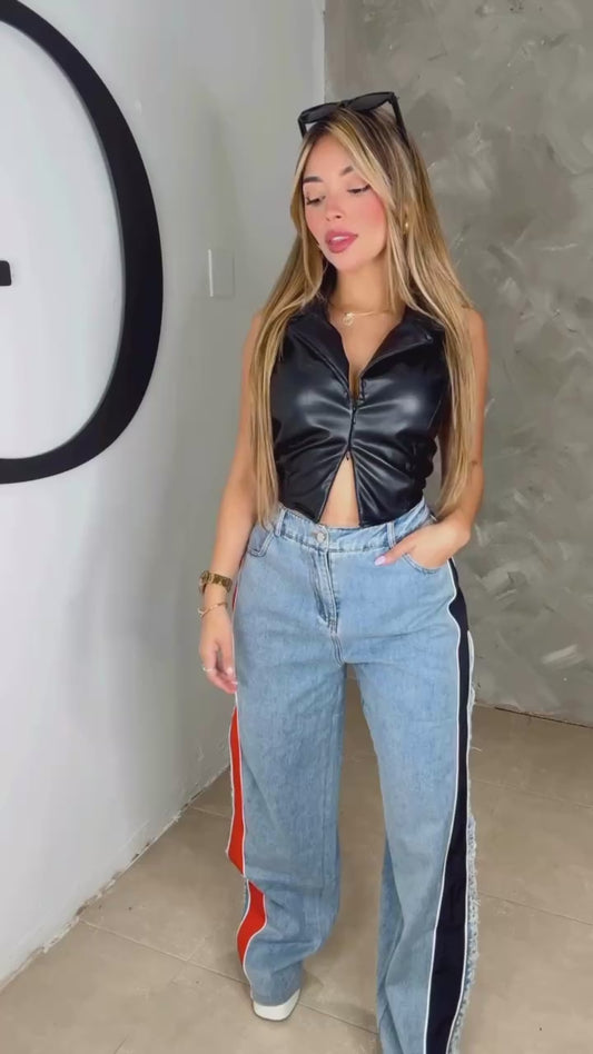 Pantalón negro y rojo